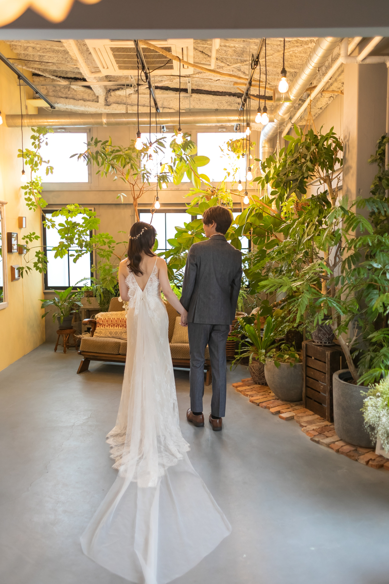 お色直ししてグリーンの背景で