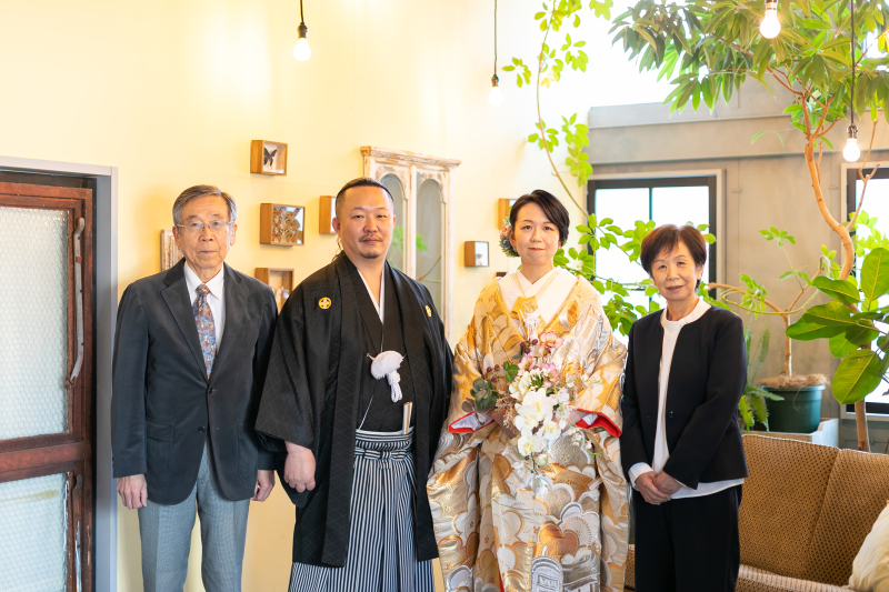 ご新婦様のご両親様と一緒に