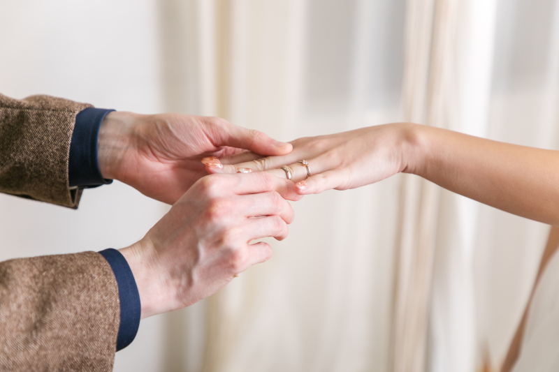 挙式風に指輪の交換