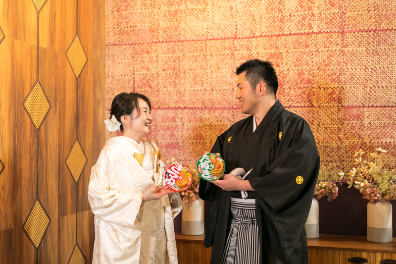 お二人の思入れのある小物と一緒に