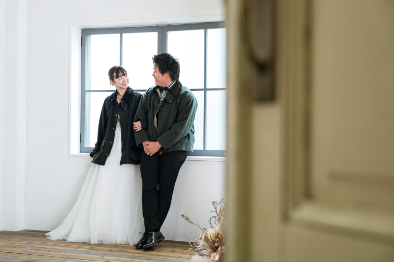 窓辺に腰掛けて