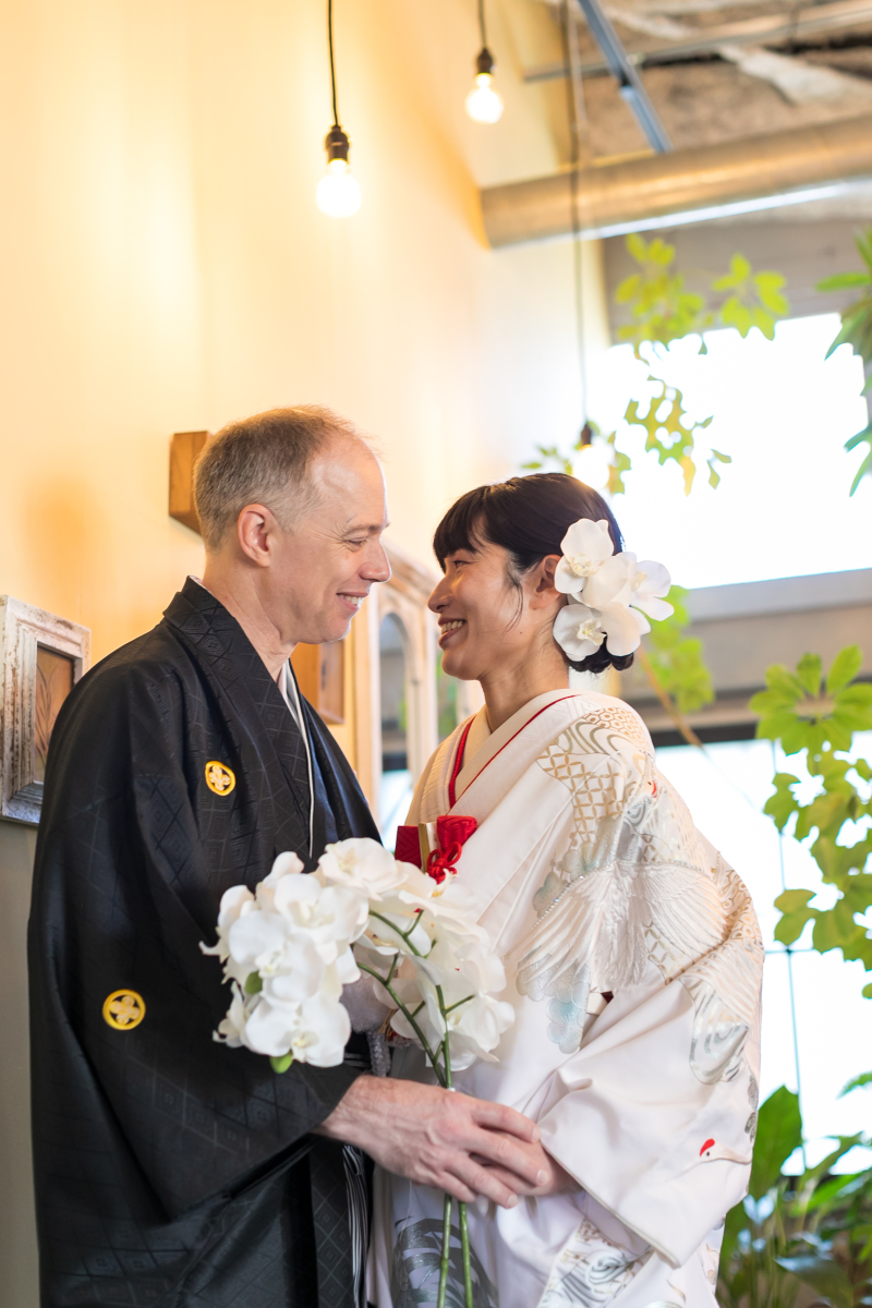 見つめ合いながらも素敵な笑顔