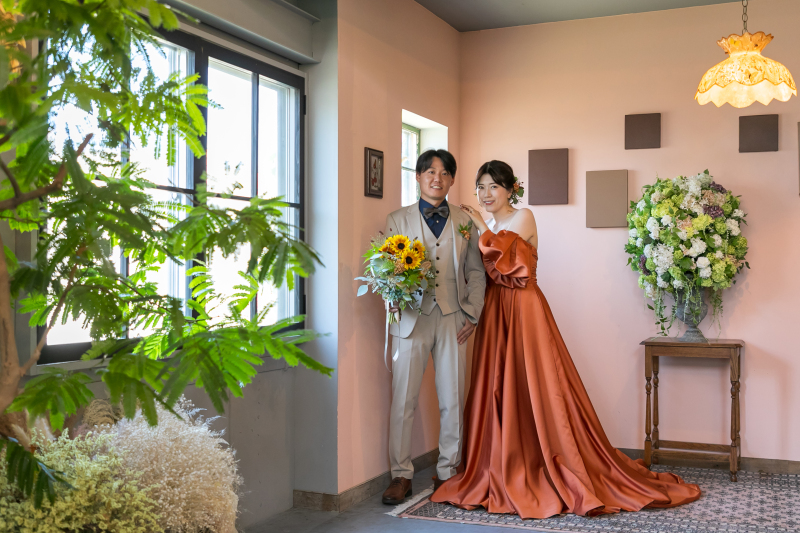 自然光差し込む窓辺で