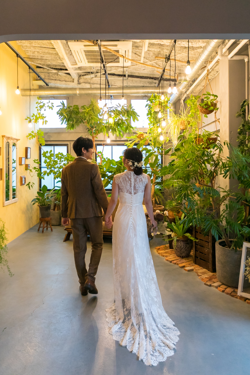 後ろ姿でも伝わるお二人の笑顔