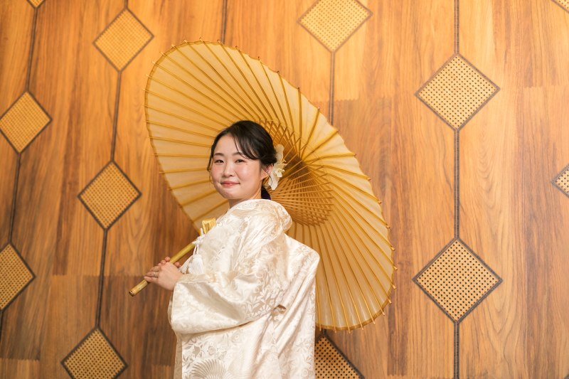 ご新婦様も傘持ちソロショット