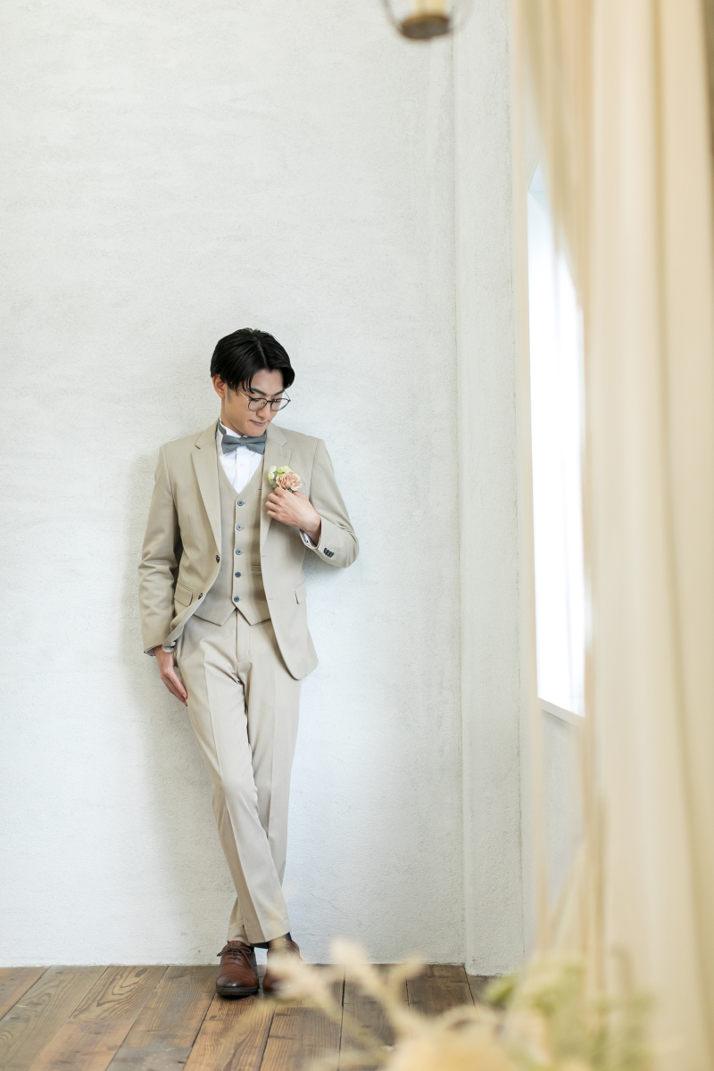 洋装でご新郎様ソロショット。