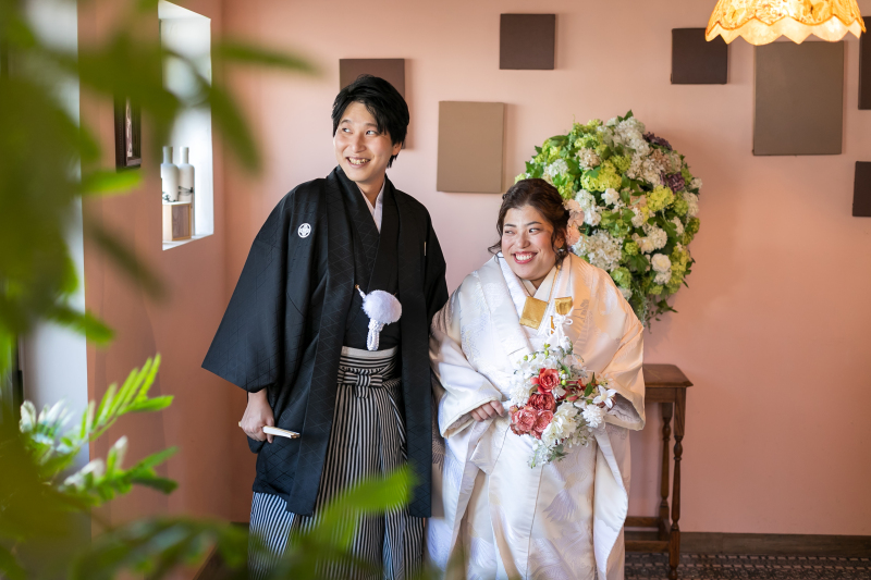 窓の外を見つめるお二人