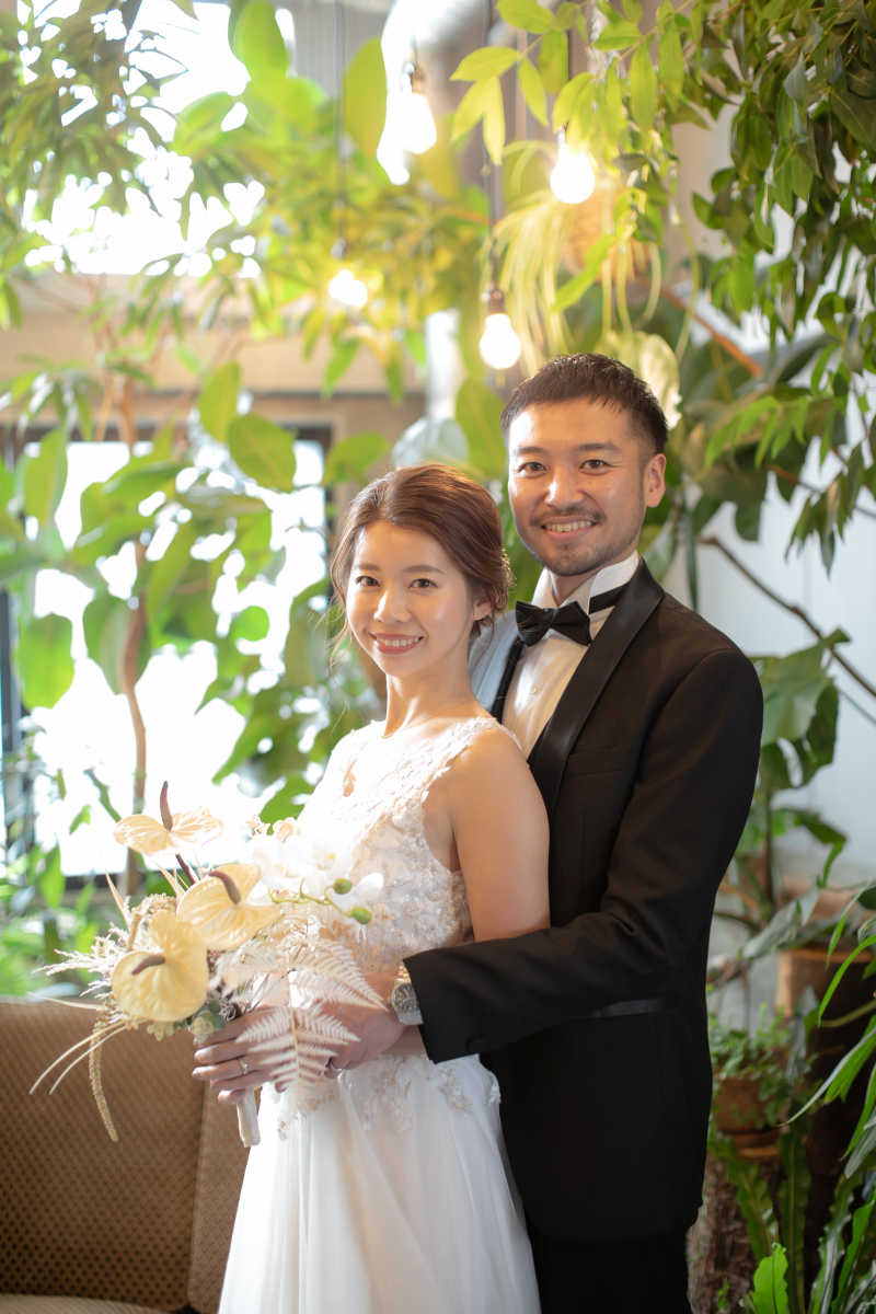 ご新郎様からのバックハグ♡