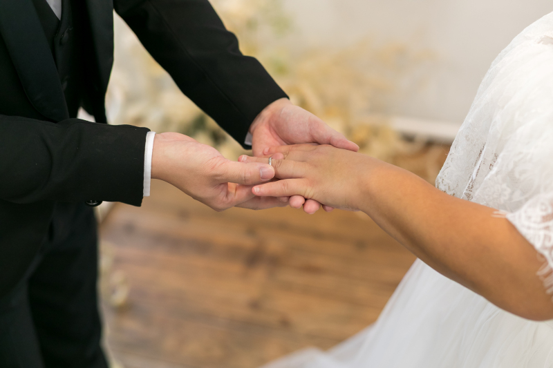 ご新婦様の指に