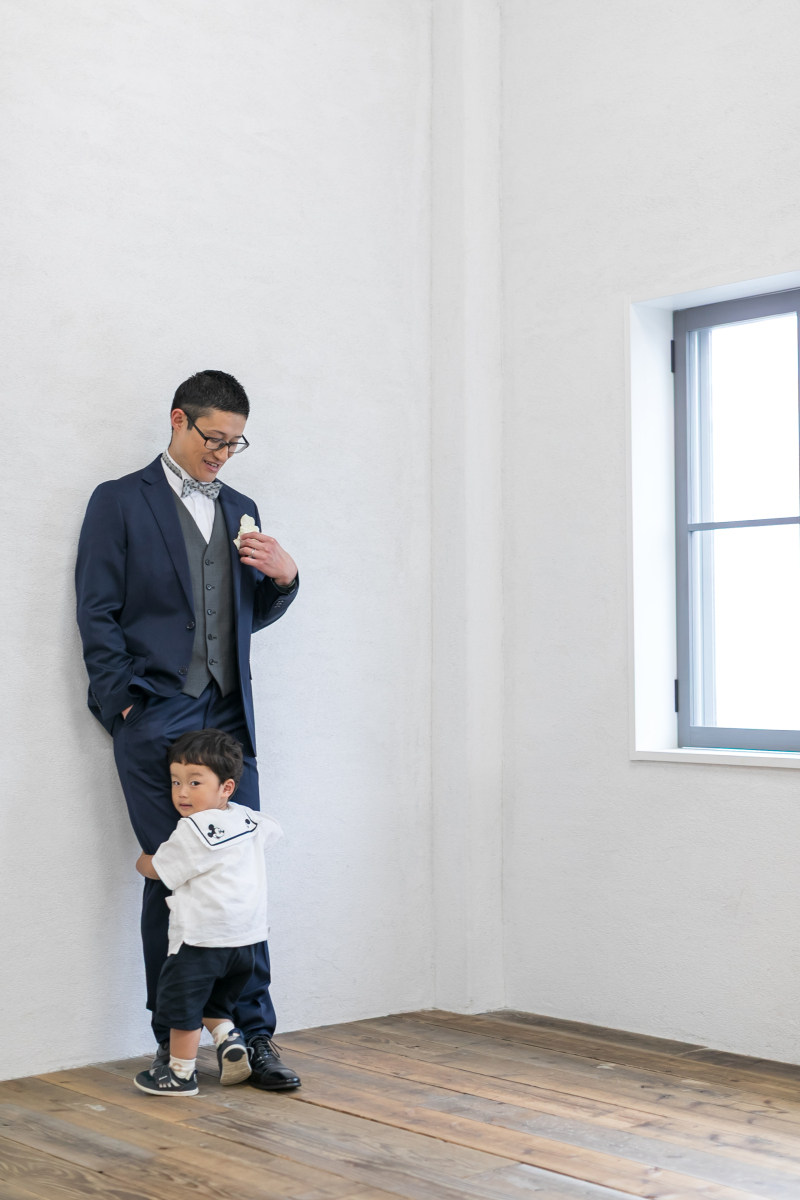 ご新郎様の足にぎゅー