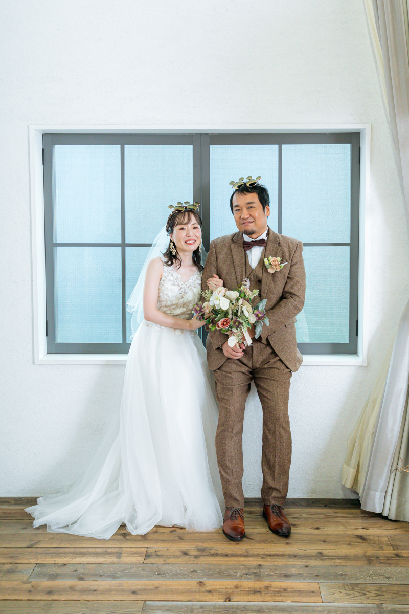 お揃いのサングラスで