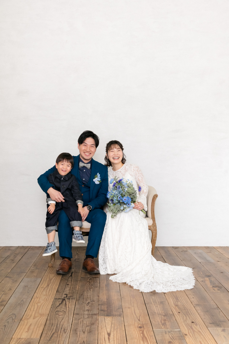 ソファに座ってハイチーズ!