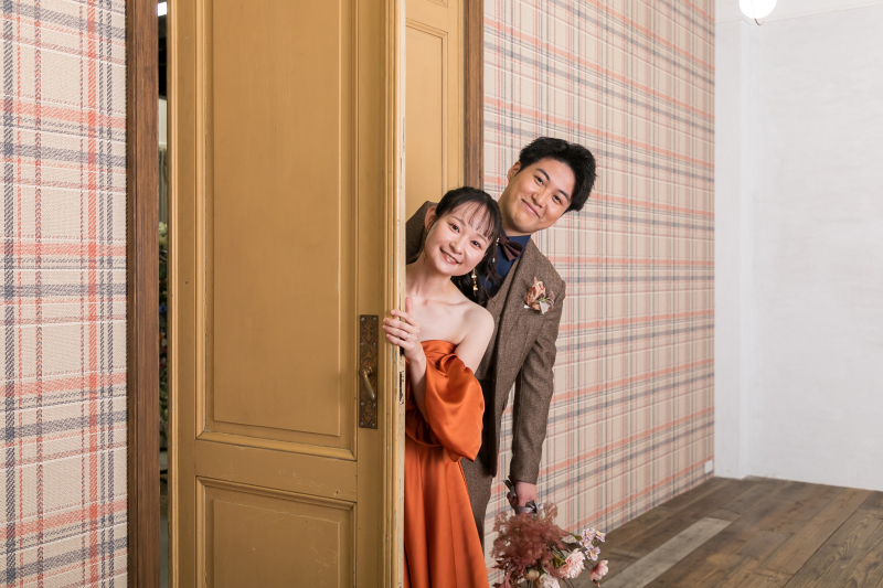 ドアの影からひょっこり