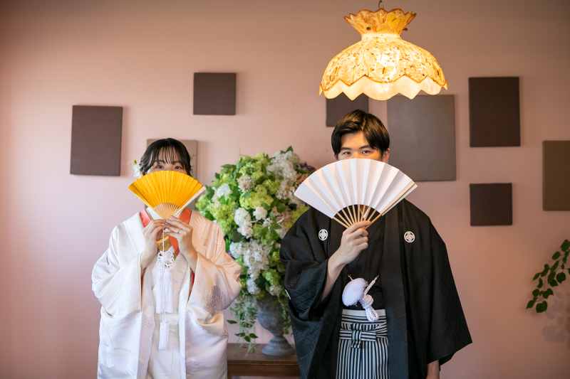 扇子でお顔隠しショット