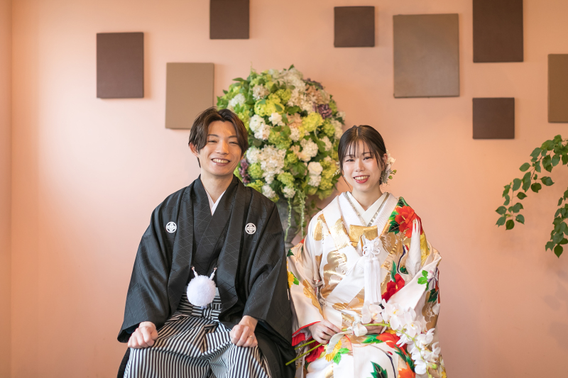 スタジオを移動してピンクの背景で