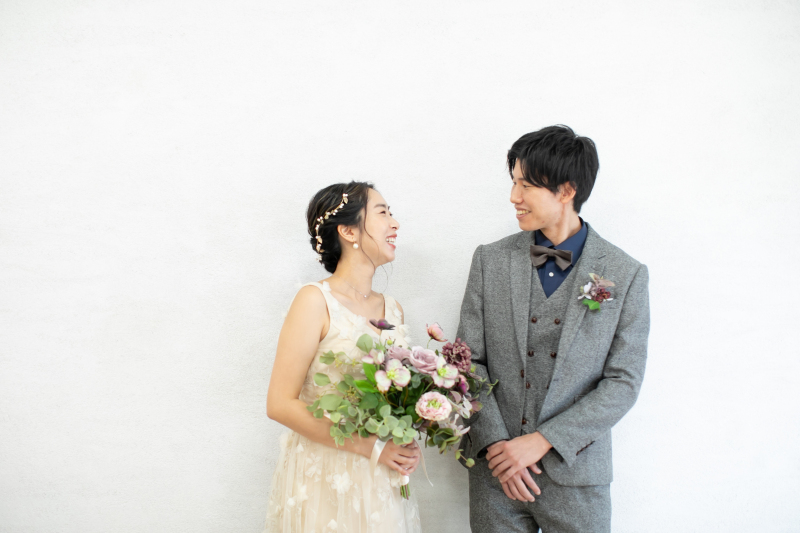 真っ白な壁の前だからこそ