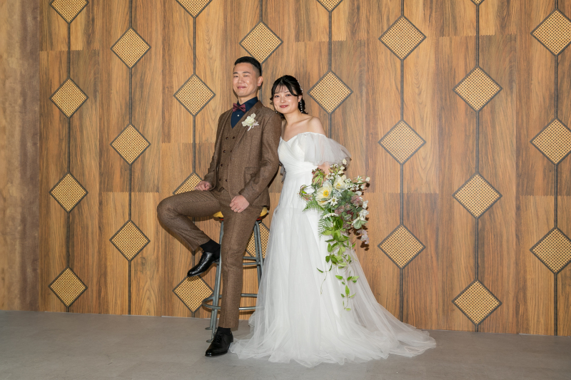 ご新郎様にもたれかかって