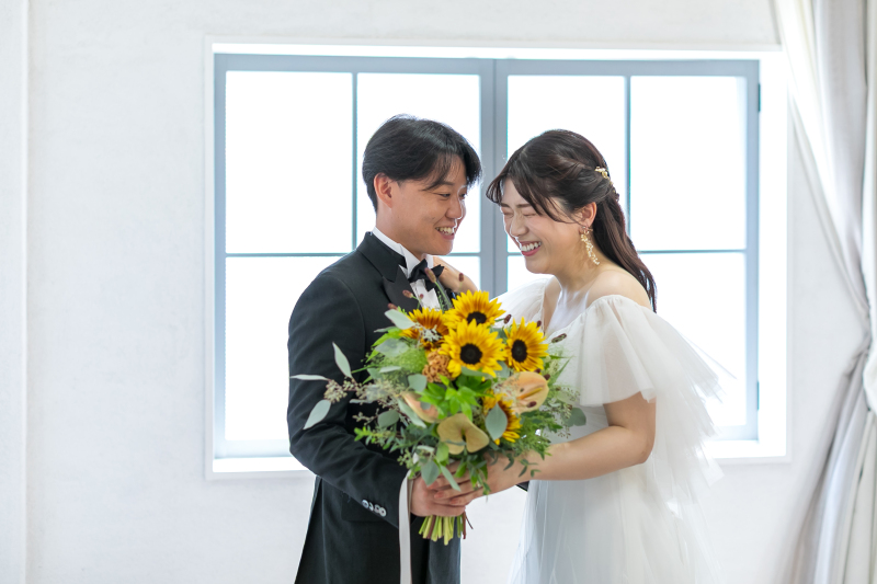 見つめあって笑い合う二人