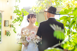 お二人の自然な会話のシーン普通の会話をしている時が自然と笑顔が溢れます。