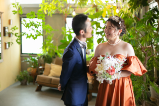 メインカットを撮り終えた後、ほっと一息。こういったふとした瞬間も撮影の日の思い出として残していきたいと思っています。