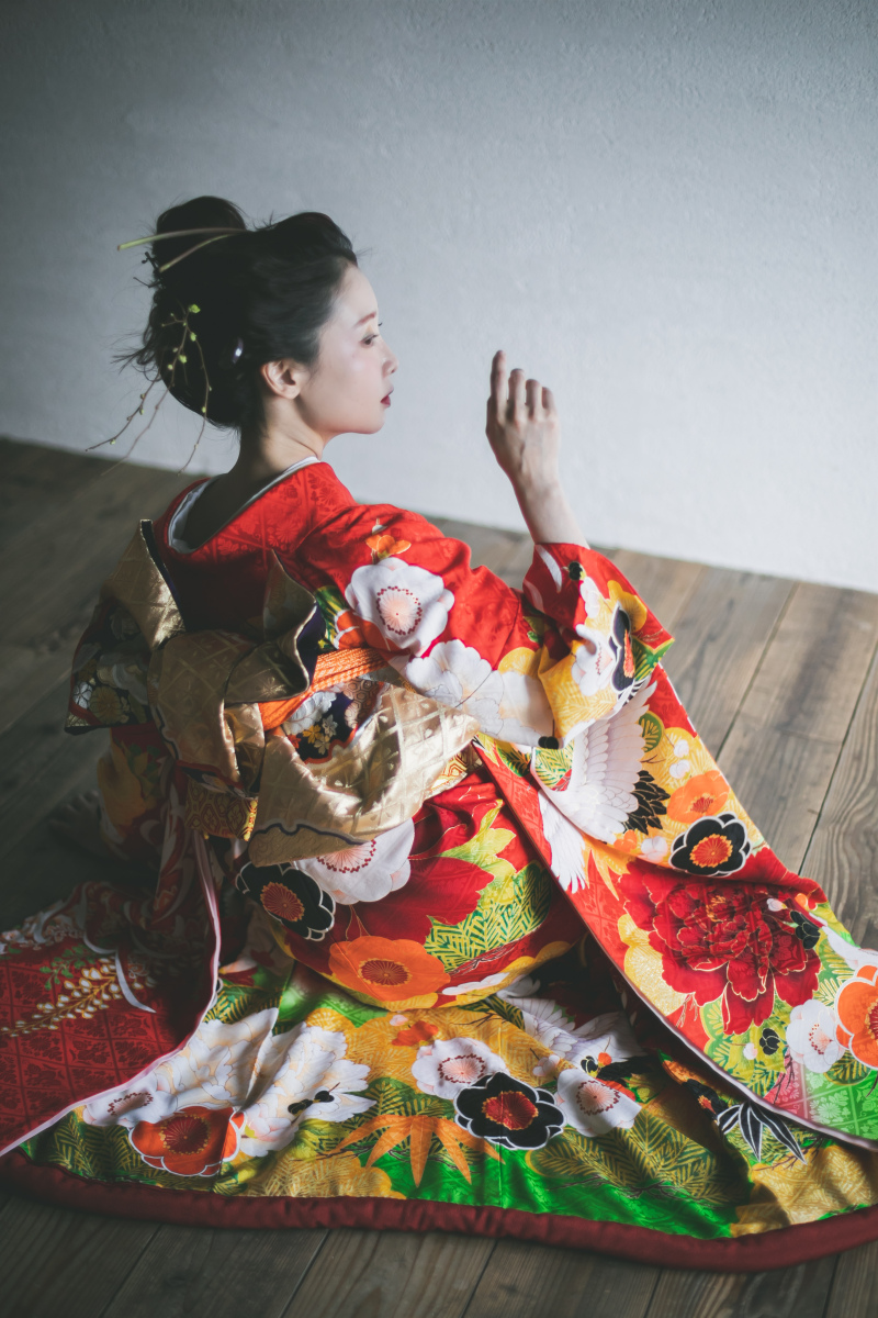 和装スタジオフォト◎ 振袖&rarr;引振袖に。エステクーポンなど3大特典付き！９シーンから選べる背景◎