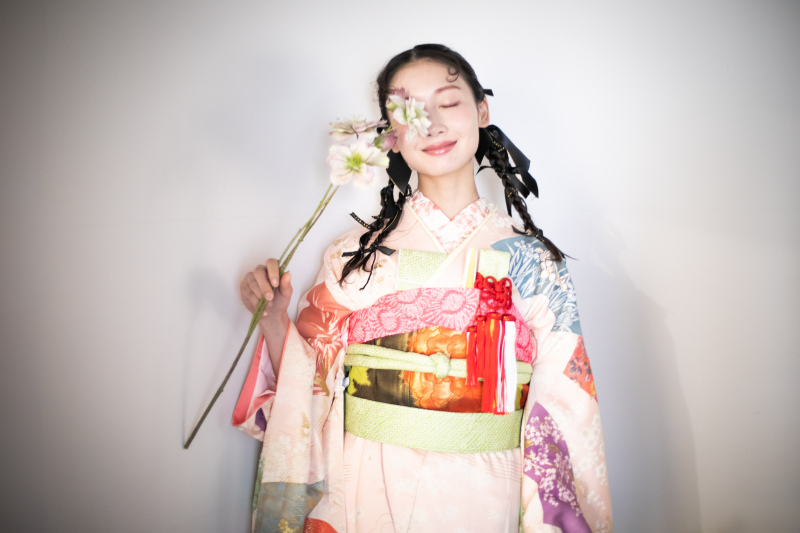 和装スタジオフォト◎ 振袖&rarr;引振袖に。エステクーポンなど3大特典付き！９シーンから選べる背景◎