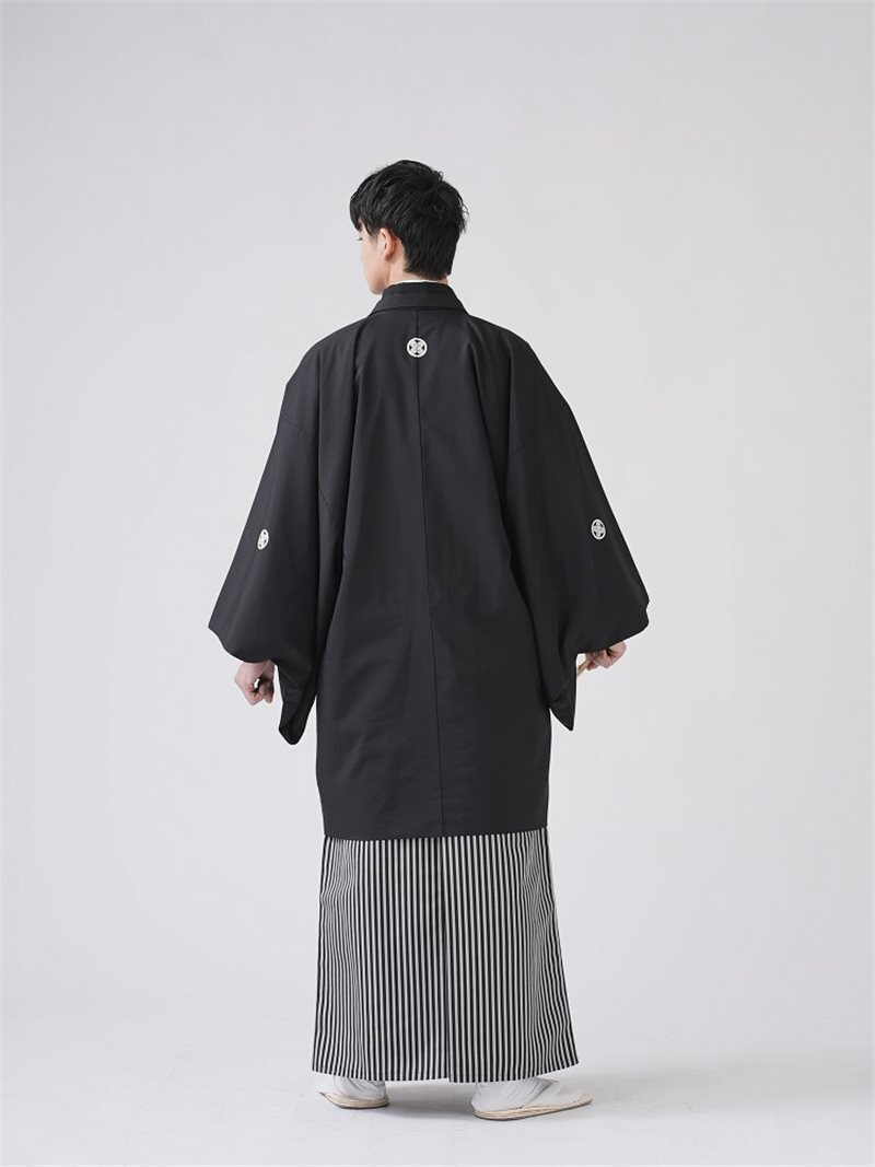 黒紋服
