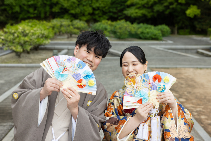手作りの扇子からひょっこり!