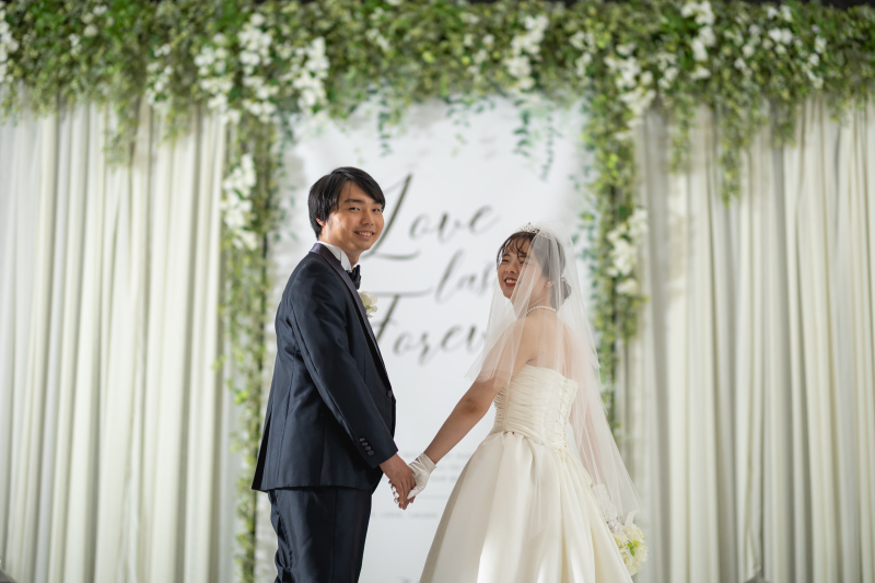 手をつないだ姿がかわいい