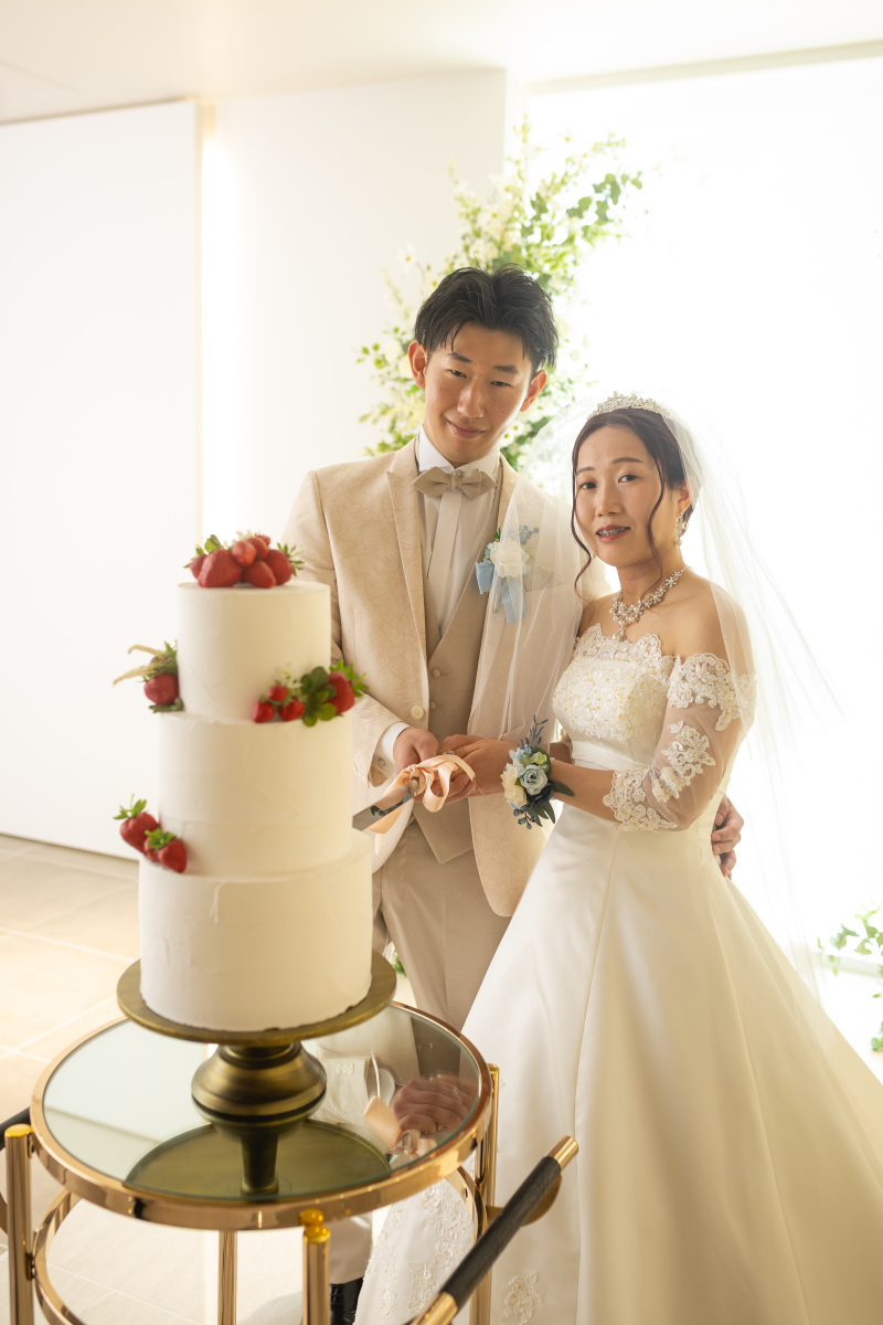 イミテーションケーキで入刀シーンを！