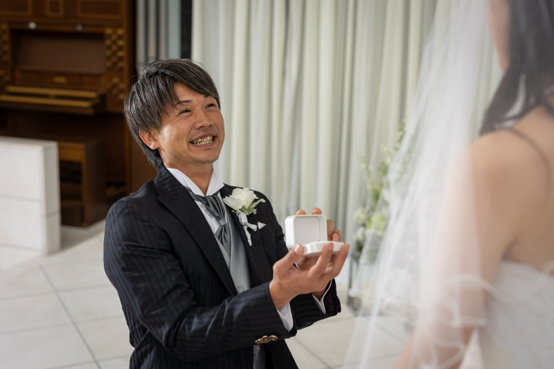 チャペルでウエディングフォト３