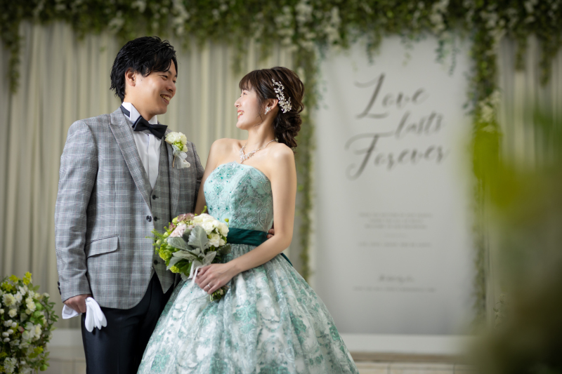 オーバーカラードレスをご着用で