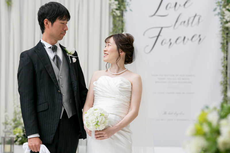 少し見つめあうだけで自然な表情に