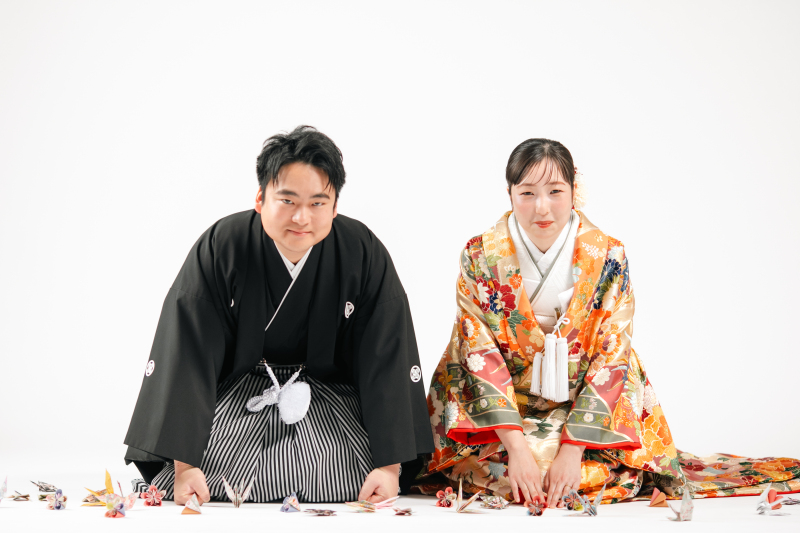 和柄の折り紙で折られた鶴を使いました