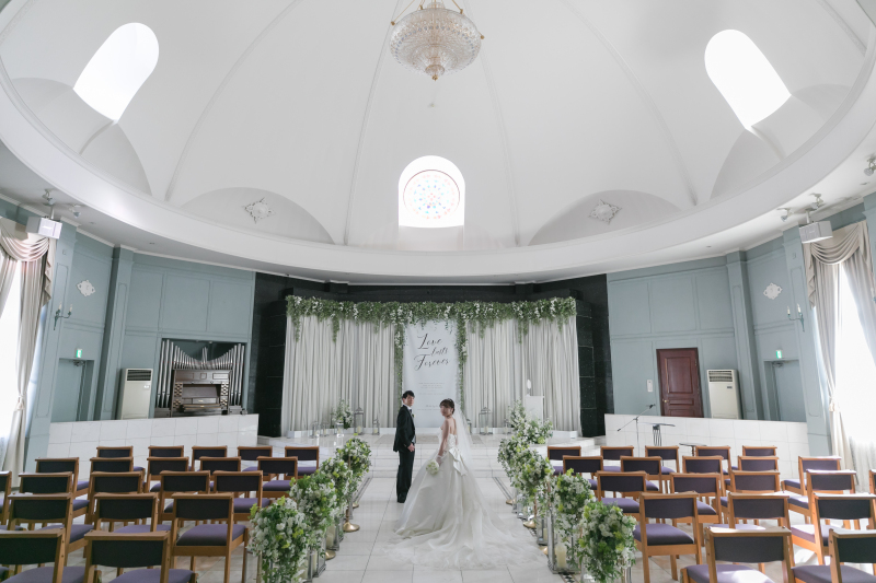 広いチャペルでダイナミックな撮影