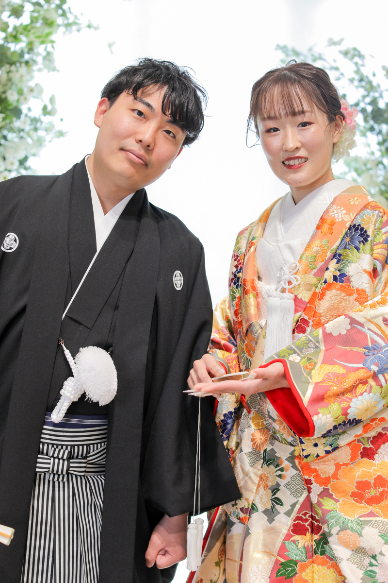 黒の紋付き袴と色打掛