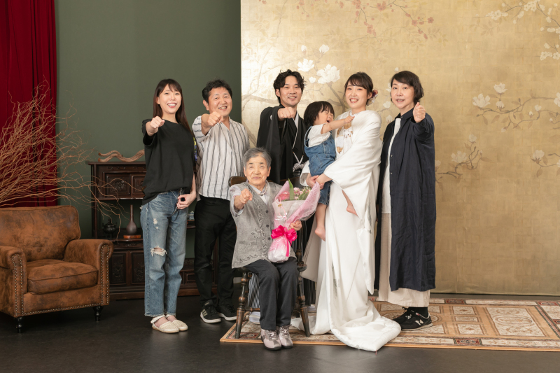 家族旅行でサプライズフォト