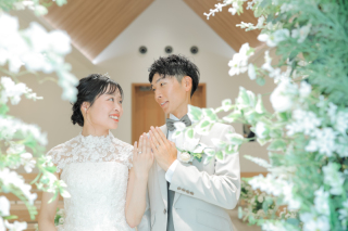 光と笑顔が彩るフォトウェディング