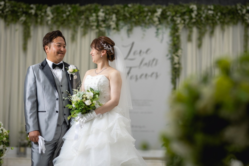 お互いの姿を見て