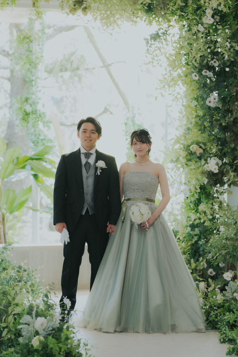 グリーンの背景がお衣裳にぴったり