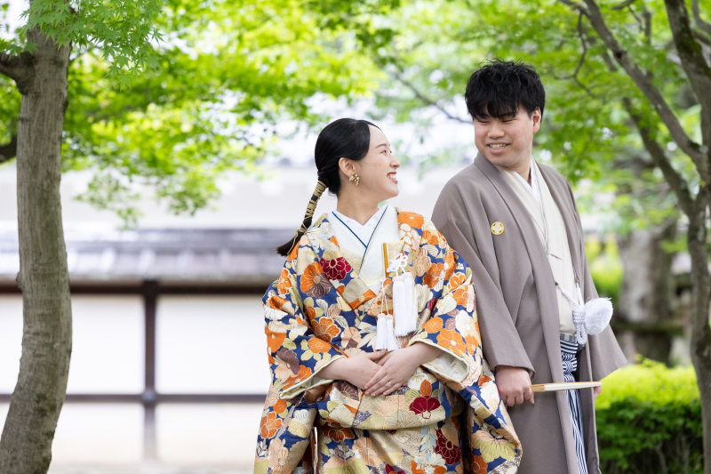 新緑の美しさに色打掛が映えます♡