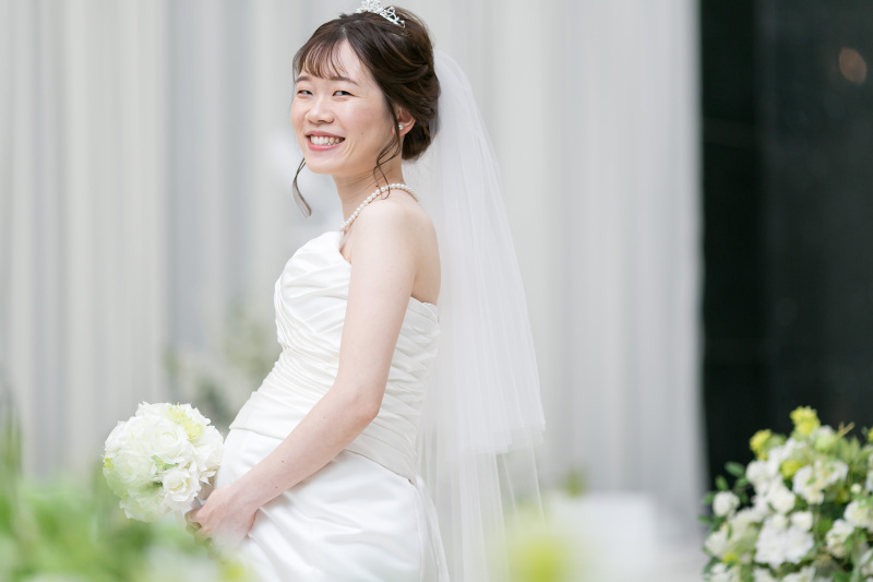 【マタニティフォト】基本料金50%OFF◆洋装1着チャペルフォトプラン|全データ&アルバム1冊付き