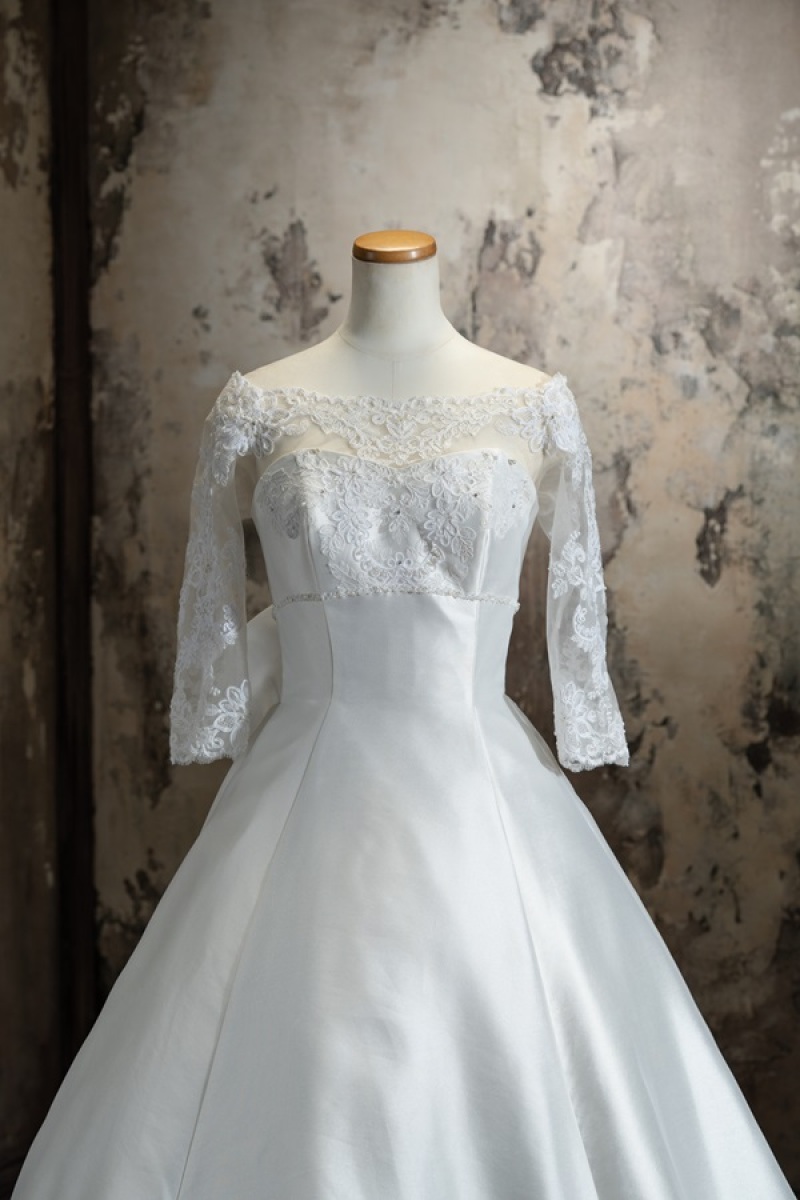 CRTM-61◆サテン生地・長いトレーンで上品に♪