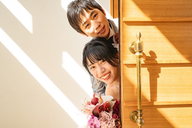 ドアからひょこっ