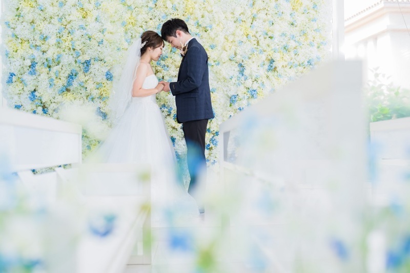 おでこを寄せ合って