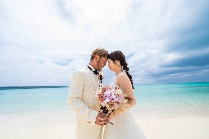 おでこを寄せ合って