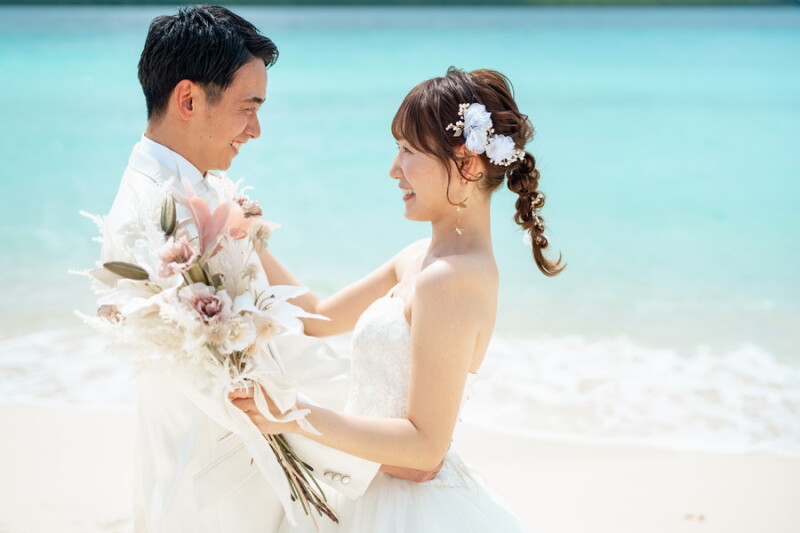 少し照れながら見つめあいショット♡