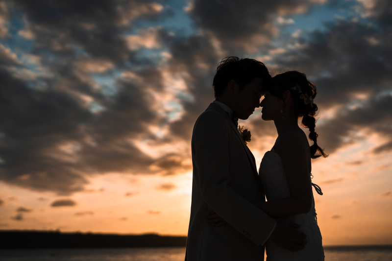 逆光を活かしたシルエットショットも大人な雰囲気に