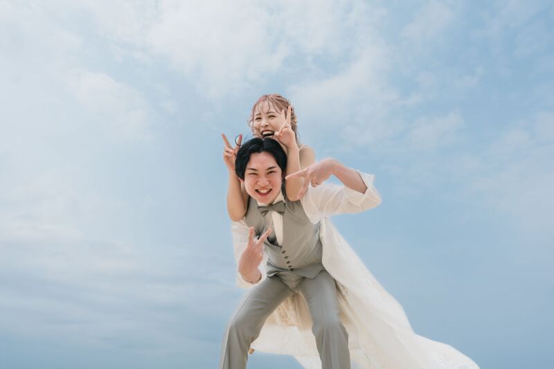 大空をバックに