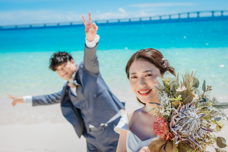 砂浜で見せた無邪気な笑顔